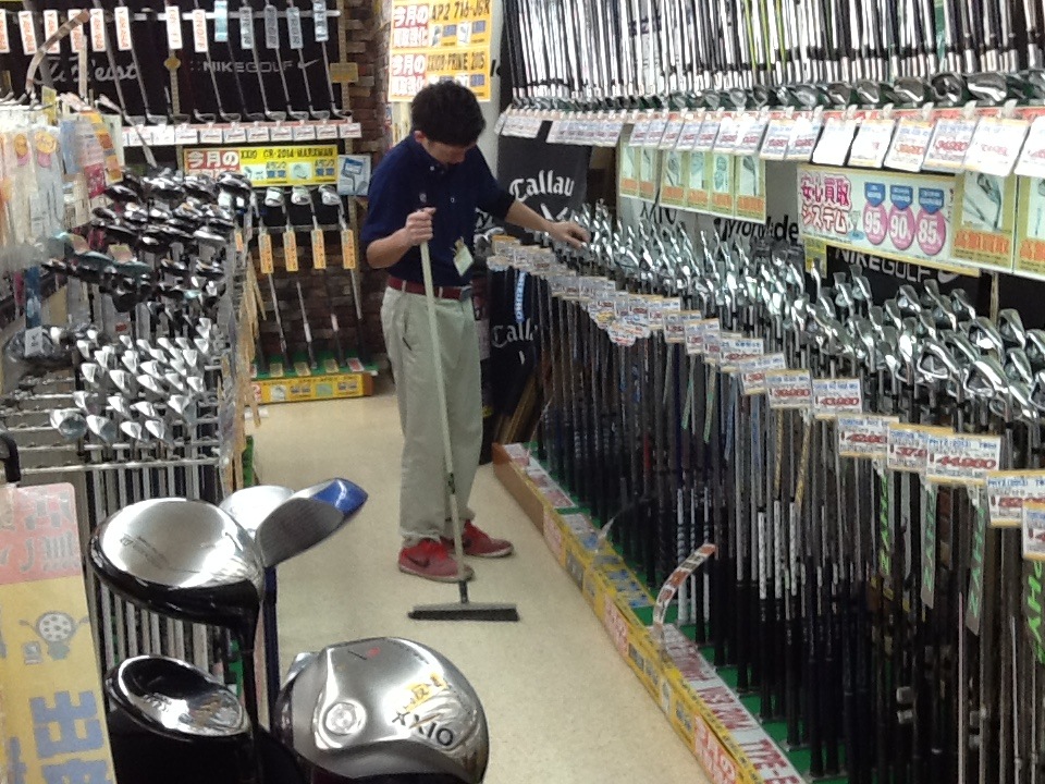 http://www.golfpartner.co.jp/199/%EF%BC%91%EF%BC%92%EF%BC%97%E5%BC%B7%E3%82%82%E3%81%9D%E3%81%86%E3%81%98%E3%81%8B%E3%82%89%E3%81%99%E3%81%9F%E3%83%BC%E3%81%A8.JPG