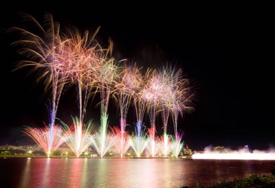 http://www.golfpartner.co.jp/551/08niigata_hanabi.jpg