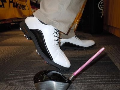 http://www.golfpartner.co.jp/560/%E6%9D%B1%EF%BC%AD%EF%BC%A1%EF%BC%B8%E5%BA%97%E9%95%B7000%20427.jpg