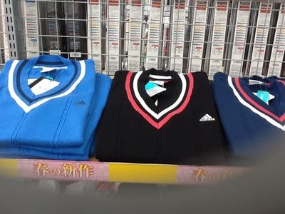 http://www.golfpartner.co.jp/9001/v%20007%E3%82%BB%E3%83%BC%E3%82%BF%E3%83%BC%E9%9D%92%E9%BB%92.JPG