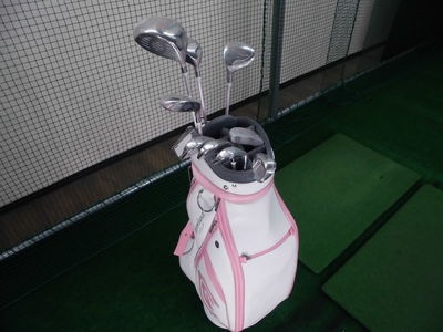 http://www.golfpartner.co.jp/942/%E3%83%AC%E3%83%87%E3%82%A3%E3%83%BC%E3%82%B9%E5%B7%A62.JPG