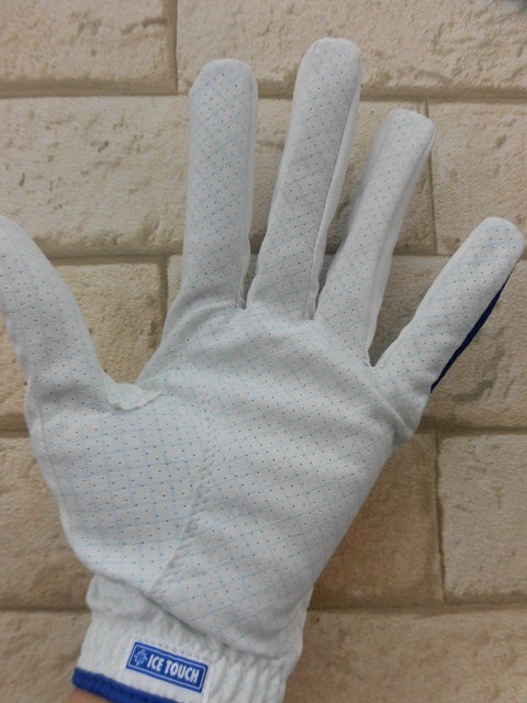 http://www.golfpartner.co.jp/949/COOL%E3%82%B0%E3%83%AD%E3%83%BC%E3%83%96%20%283%29.JPG