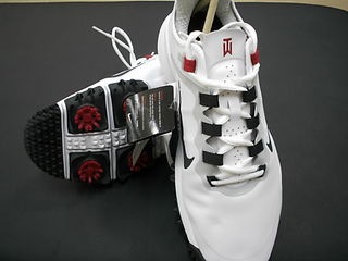 http://www.golfpartner.co.jp/989/%E3%82%B7%E3%83%A5%E3%83%BC%E3%82%BA%20004.jpg