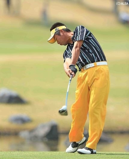 注目度の高い組でラウンドし、4アンダー4位タイ好位置につけた池田勇太(撮影:米山聡明)