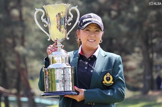 佐伯、大混戦を制しツアー通算6勝目！（撮影：ＡＬＢＡ）