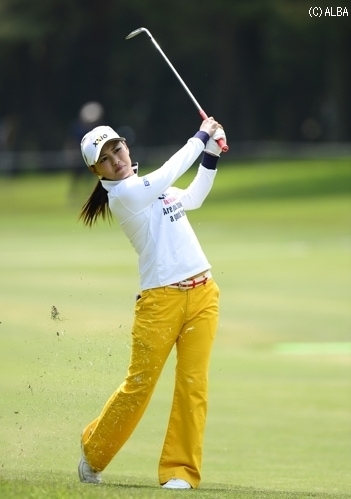 後半スコアを伸ばし順位を上げた横峯、15位タイで決勝ラウンドへ（撮影：上山敬太）