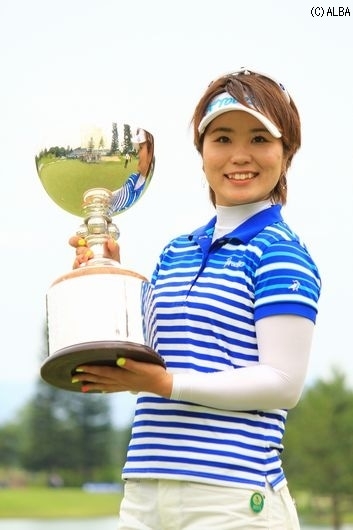 ルーキーながらシーズン2勝目を達成した比嘉真美子（撮影：ＡＬＢＡ）