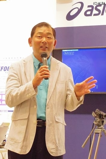 自身が契約するダンロップの展示会でトークショーを行った中嶋常幸（撮影：ＡＬＢＡ）