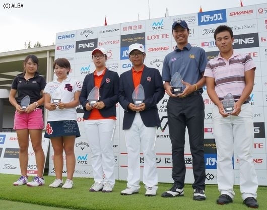 左から河本(女子3位)、永井(女子2位)、パク(女子優勝)、ヨン(男子優勝)、ブーマ(男子2位)、大貫(男子3位)（撮影：ＡＬＢＡ）