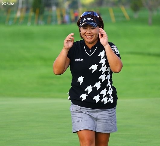 笑顔が魅力的な吉田、今季3勝目で賞金ランクも2位に！（撮影：ＡＬＢＡ）