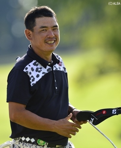 笑顔でホールアウトの平塚哲二！2位タイで最終日へ（撮影：上山敬太）
