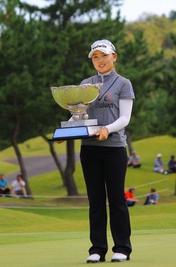 うれしいツアー初優勝のイ・ナリ（撮影：ＡＬＢＡ）