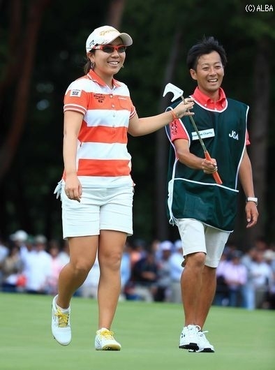 加藤キャディのアドバイスが勝利を呼んだ！（撮影：米山聡明）
