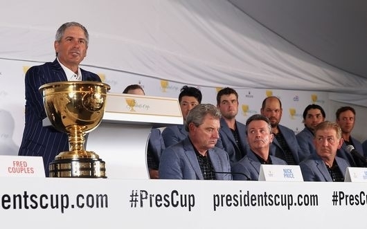 米選抜カプルスがスピーチする横で下を向くニック・プライス、悲願達成はまたもならなかった(Photo by David CannonGetty Images)
