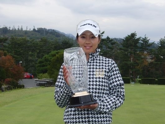 逆転でステップ初優勝をつかんだ葭葉ルミ（写真提供：LPGA)