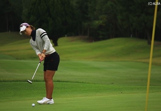 背水の陣の上田桃子、初日2位タイと好スタート!(撮影:ALBA)