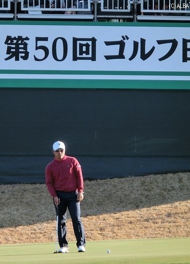 後半伸ばし首位に並んだ宮里優作（撮影：ＡＬＢＡ）