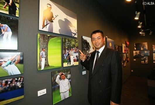 自身の優勝シーン写真はやっぱりお気に入り（撮影：福田文平）