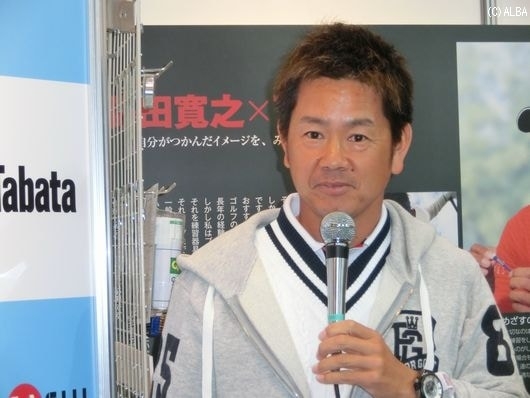 藤田人気でブースには人があふれた！（撮影：ＡＬＢＡ）