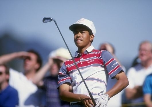 あどけない表情でプレーするウッズ(Gary Newkirk Getty Images Sport)
