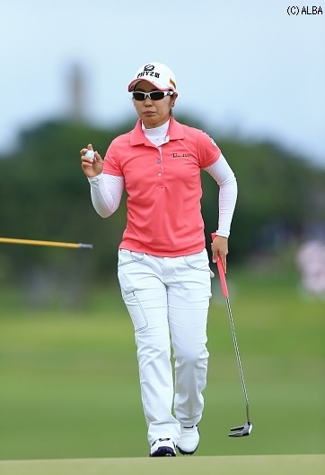 粘りのゴルフで2位タイフィニッシュした比嘉真美子（撮影：岩本芳弘）
