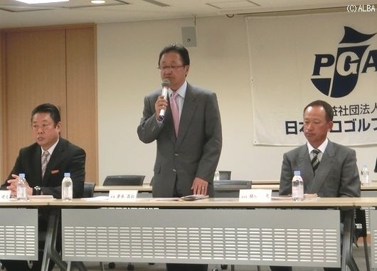 理事会後に会見を行った倉本昌弘会長(撮影:ALBA)