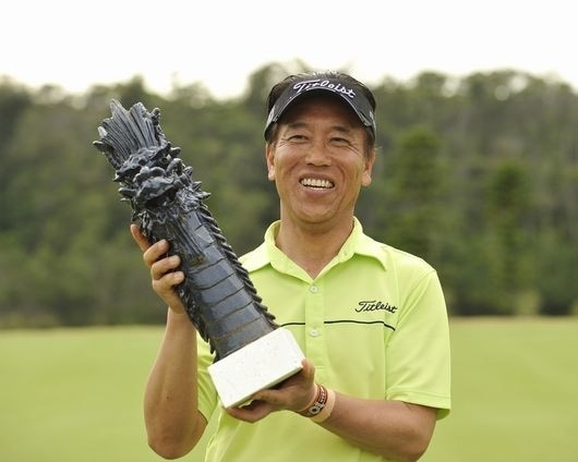 開幕戦を制した中根初男(写真提供：PGA)