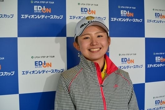首位タイスタートに笑顔の江澤（写真提供：LPGA）