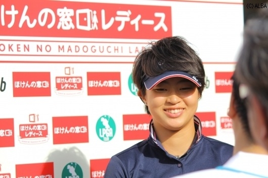 吉田と並び首位発進のアマ柏原明日架！（撮影：ＡＬＢＡ）