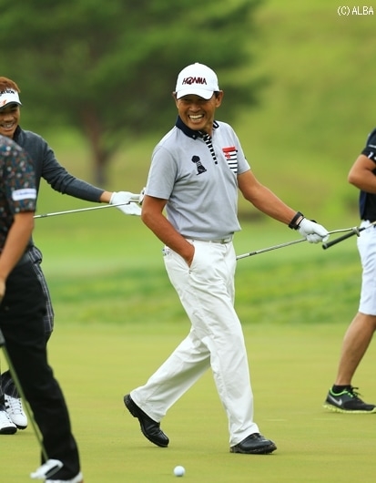 残念ながら60歳以上の予選通過ならずも笑顔でラウンド(撮影:福田文平)