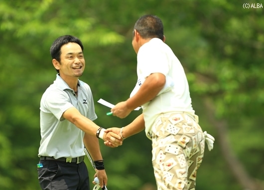 竹谷佳孝、7バーディの猛チャージで首位に急浮上！（撮影：福田文平）