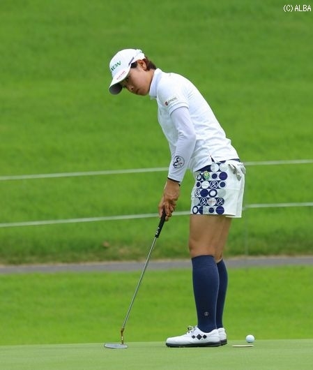 森田理香子、小さく速いグリーンを警戒！（撮影：ＡＬＢＡ）