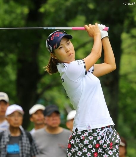 首を痛めながらも、4アンダー3位タイにつけた上田桃子（撮影：ＡＬＢＡ）