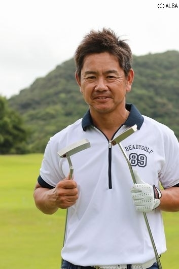 使用するパターに悩む藤田寛之（撮影：ＡＬＢＡ）