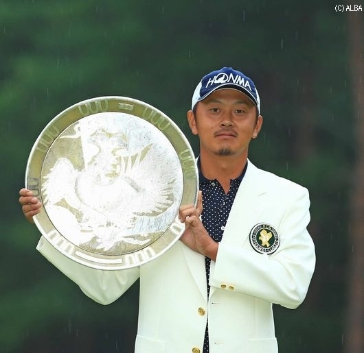 岩田寛、プロ11年目でツアー初優勝！（撮影：米山聡明）