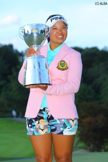 メジャー大会でツアー初優勝を果たした鈴木愛！（撮影：ＡＬＢＡ）