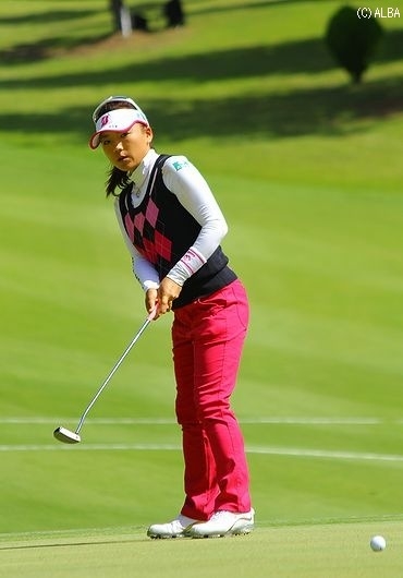 有村智恵、グリーン上で苦労するもまずまずの位置につけた（撮影：ＡＬＢＡ）