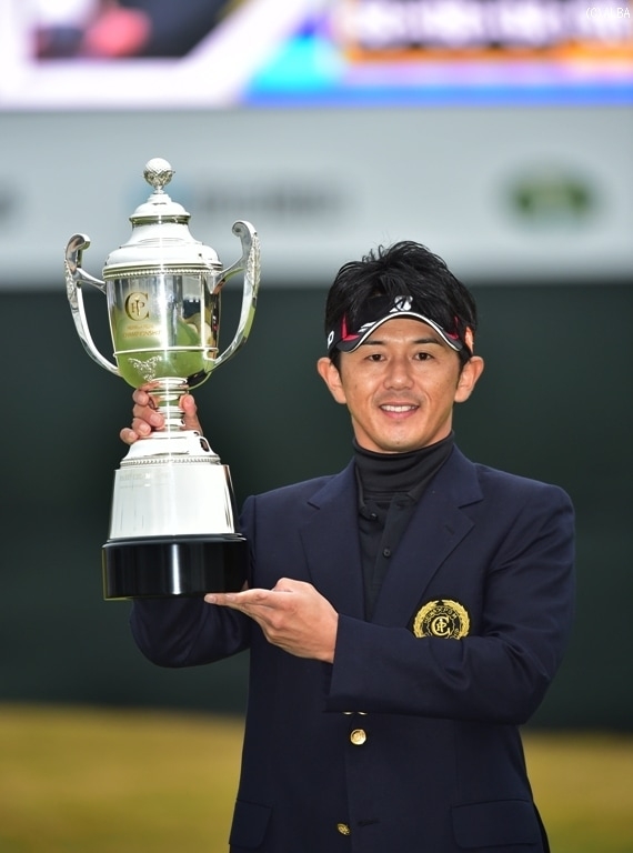 3年ぶりの優勝で一気に賞金レースに名乗りをあげた近藤！（撮影：岩井康博）