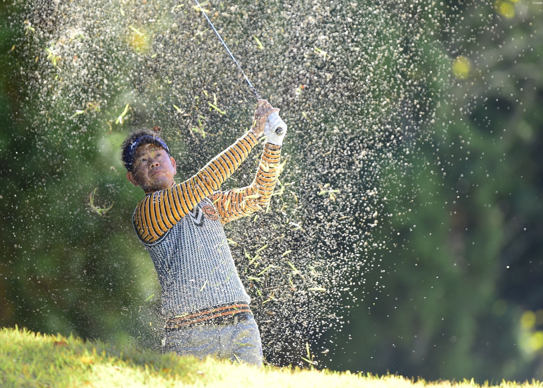 藤田寛之、ノーボギーで首位発進を切った!(撮影:上山敬太)