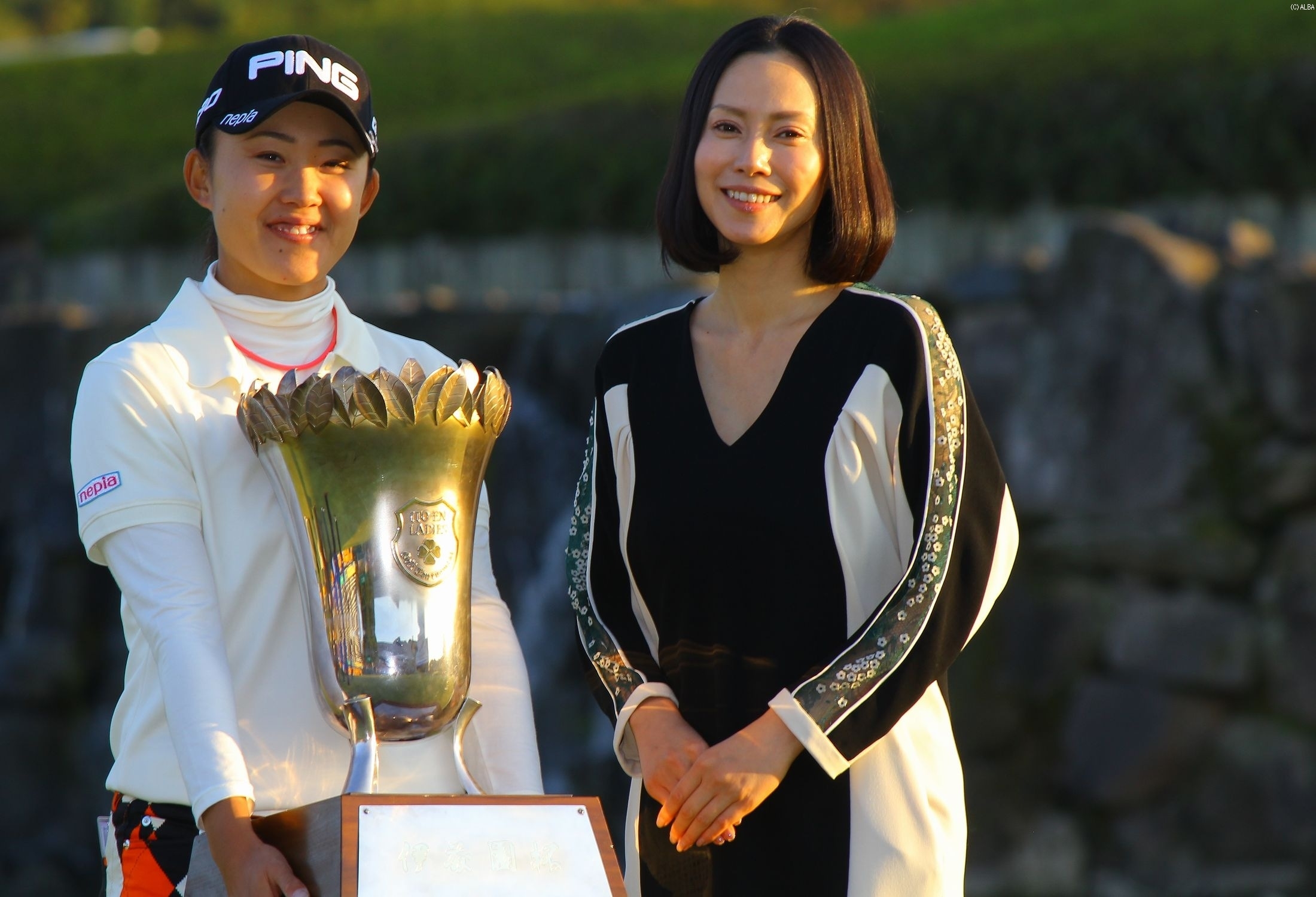 苦労人の前田陽子が初の栄冠！表彰式には女優の中谷美紀さんが登場！（撮影：ＡＬＢＡ）