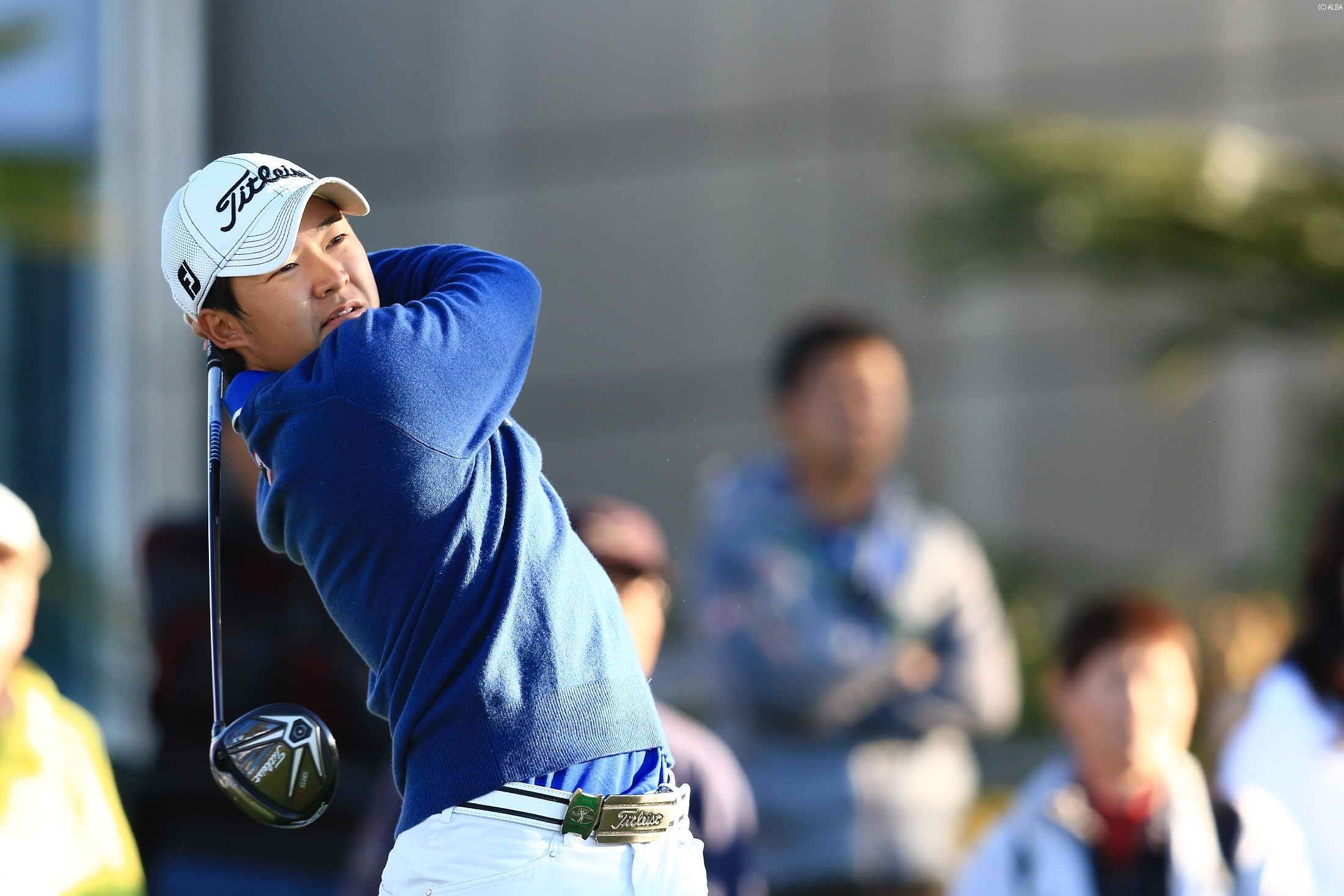 下部ツアーの賞金王が首位スタート！（撮影：岩本芳弘）