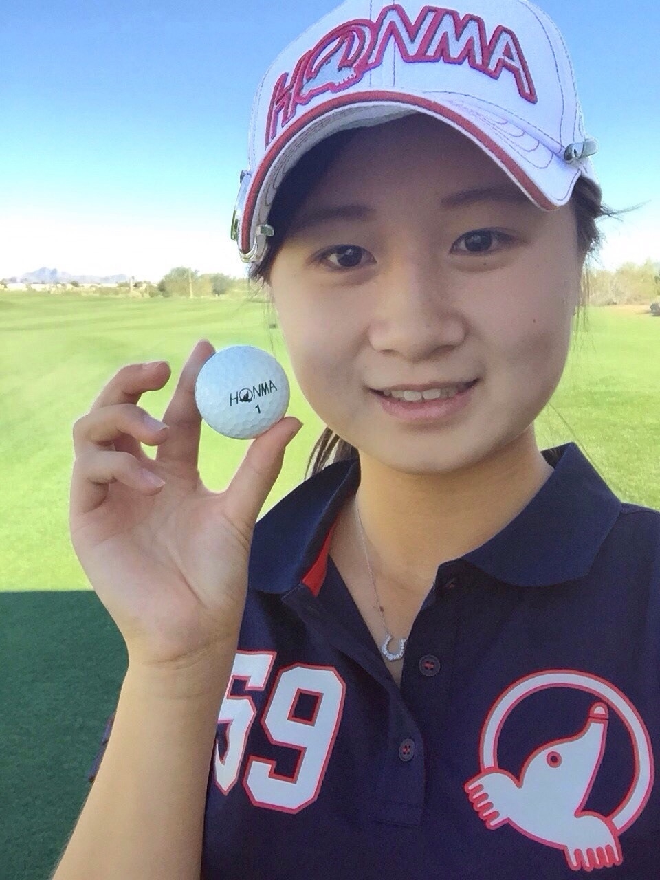 本間のボールをテスト中の森田遥<写真提供:本間ゴルフ>