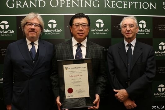 写真中央は太平洋クラブ代表取締役社長の韓俊氏（撮影：ＡＬＢＡ）