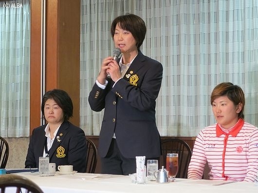 左から原田大会実行委員長、小林会長、成田（撮影：ＡＬＢＡ）