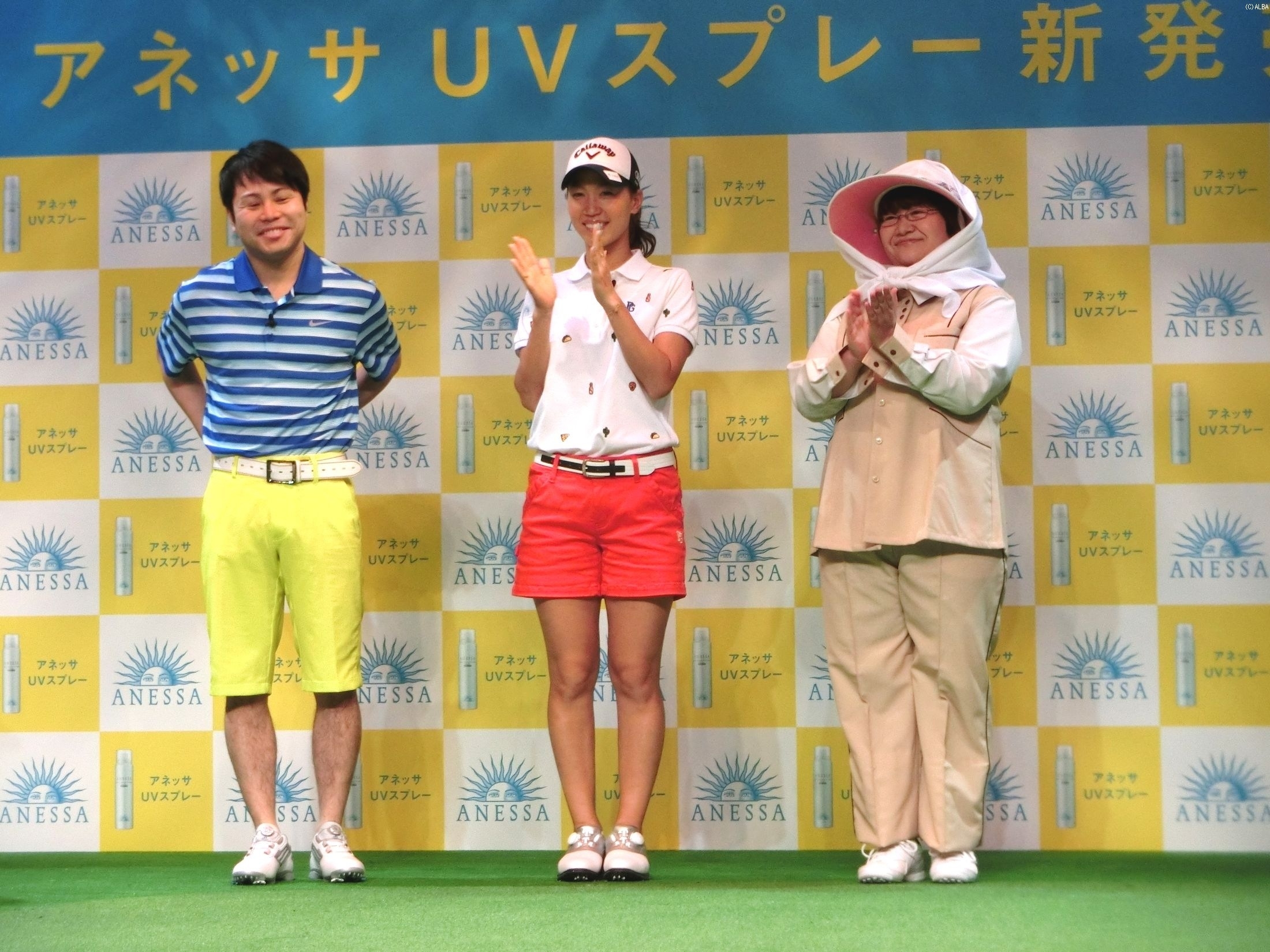 ノンスタ井上、ハリセンボン近藤と共に日焼け止めの発表会に出席した上田桃子（撮影：ＡＬＢＡ）