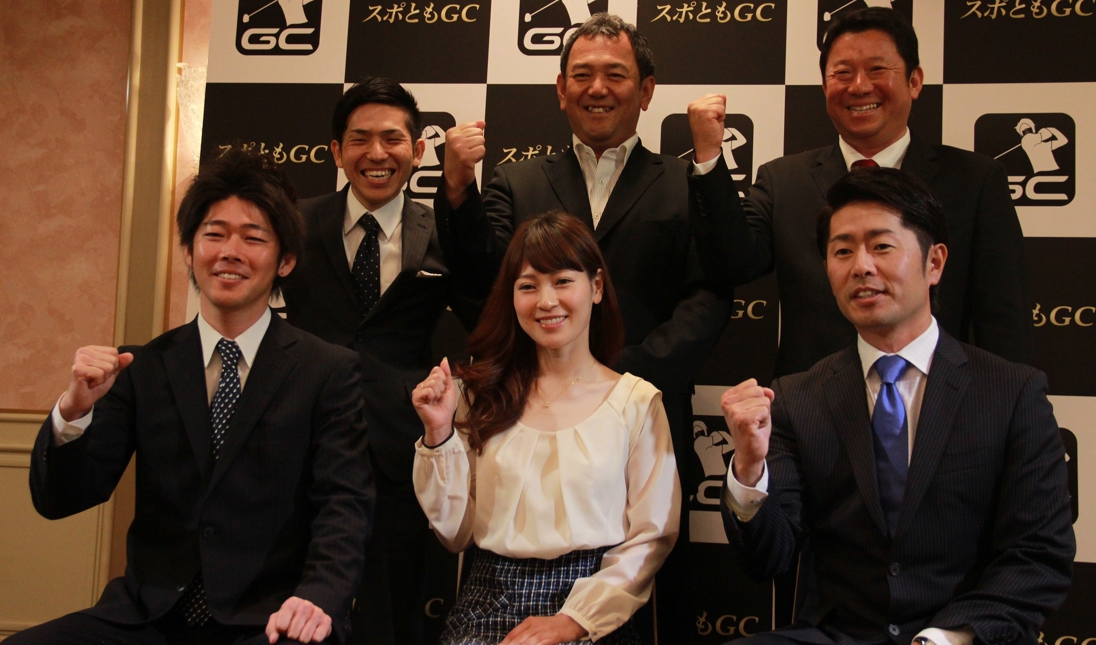 記者会見に登壇した、だんきち代表の与島大樹氏、タケ小山小岸秀行氏、中島マサオ、竹村真琴、石井忍