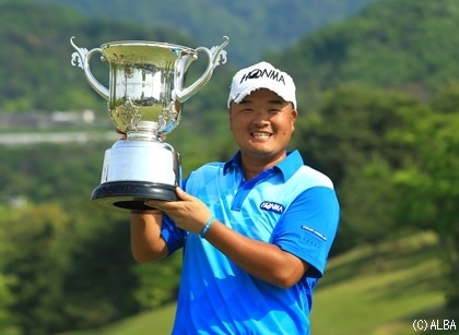自身初の逆転優勝　2014年度覇者・小田孔明（撮影：福田文平）