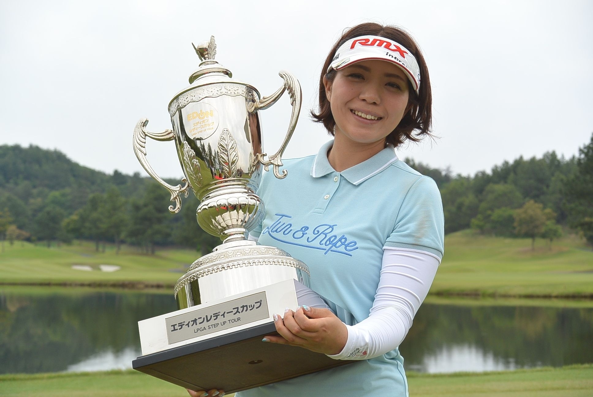 中村が逆転でステップ2勝目＜提供：LPGA＞