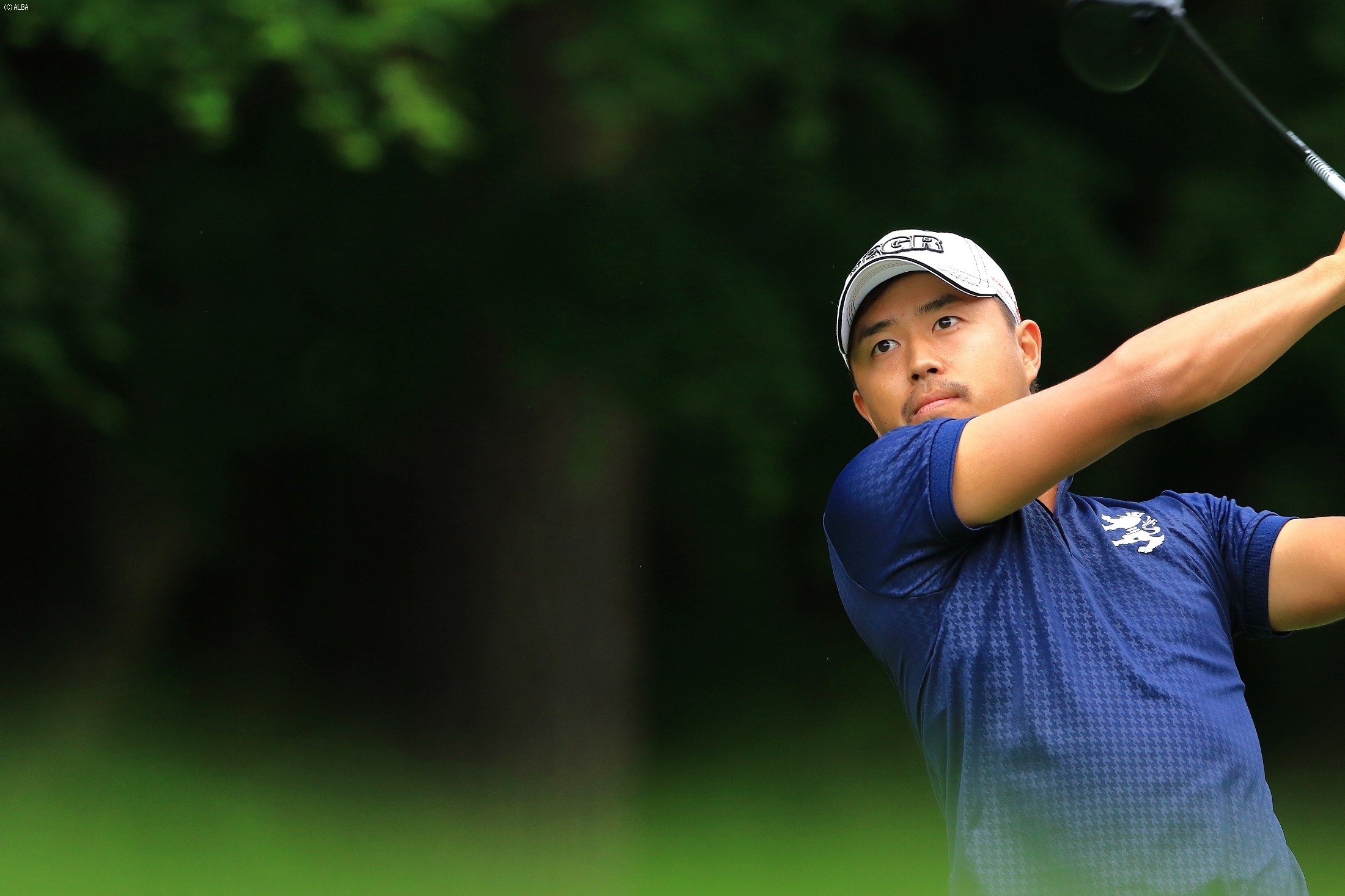 小平智、“らしくない”ゴルフながら上位で決勝Rに進出（撮影：岩本芳弘）
