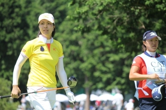 服部、1打差2位で最終日へ！明日は逆転なるか？（撮影：ALBA）